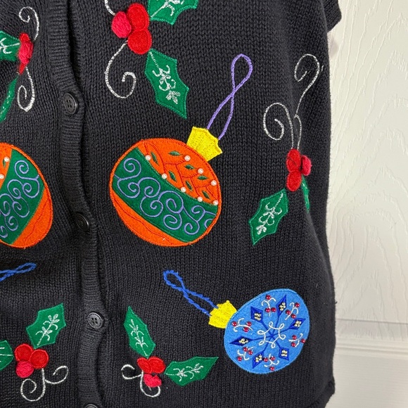 NWT Bobbie Brooks Black Sweater Vest with Colorful Ornaments Sz Large - Picture 5 of 11